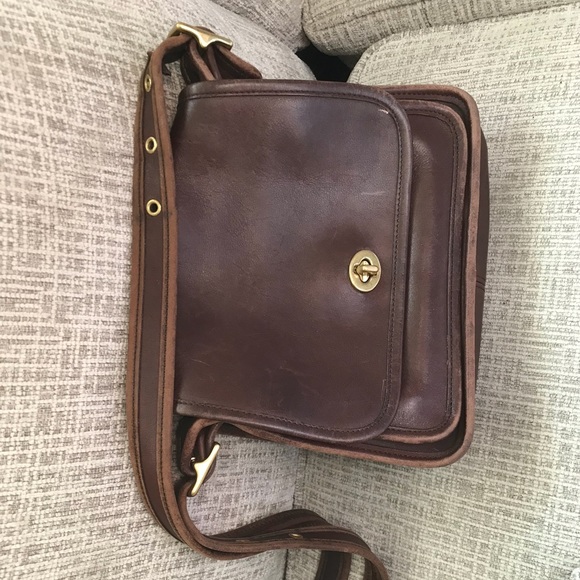 Coach Handbags - Vintage coach leather crossbody purse